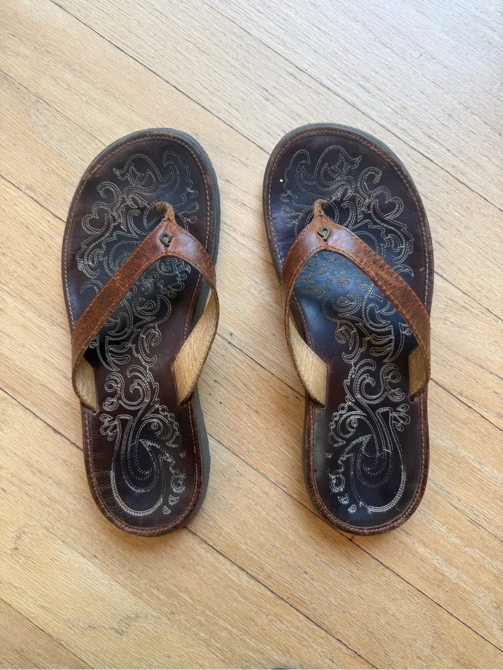 Brown Leather Olukai Flip Flop Sandals with Decorative Insole size 7